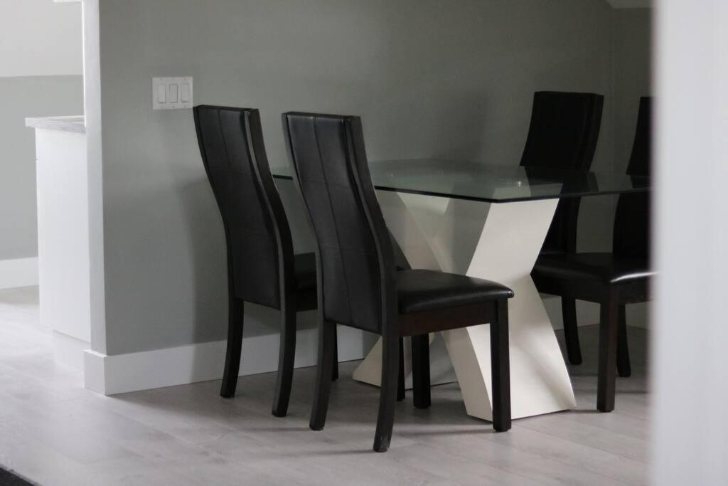 Unique Modern Luxury 2 Bedroom Apartment Rental Chapleau 외부 사진